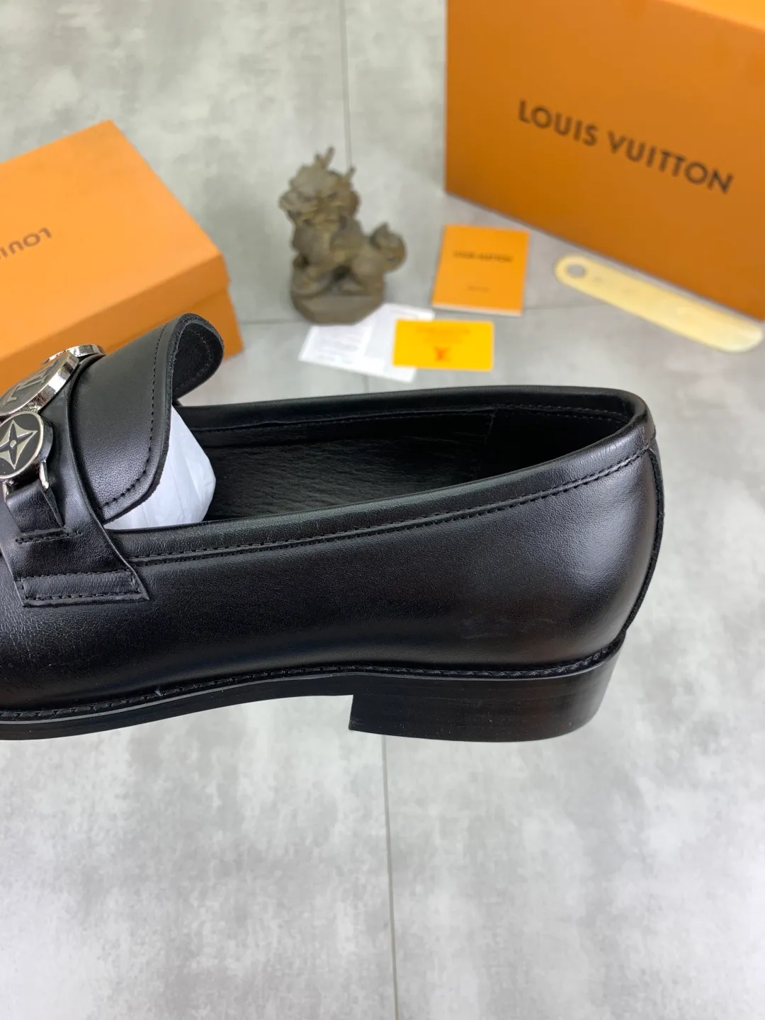 Men's Men's Shoes 💰P420 [New Style] 💰Yangli💎💎💎[Louis Vuitton] LV high-end men's formal business leather shoes, original order 1:1! Original imported calfskin, original metal buckle, imported sheepskin lining for feet, original outsole, men's shoe size: 39-45 (38.46 customized) black optional